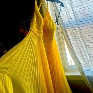 Beautiful Maxi dress for sale, used once